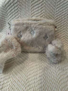 Victoria's Secret Plush Faux Fur 3 Piece Travel Bag Accessories Gift Set- Ivory